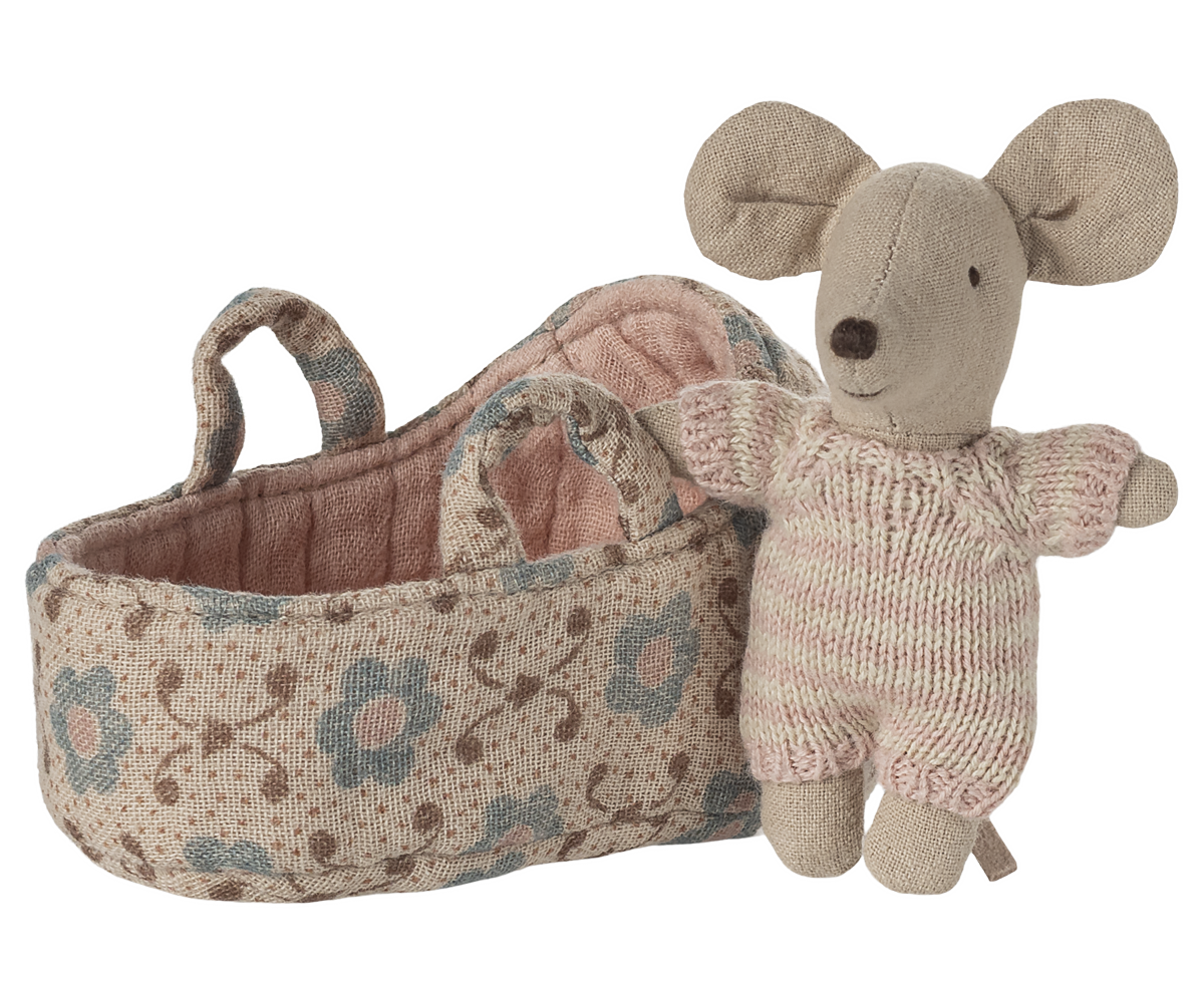 Bébé souris dans son couffin - Rose