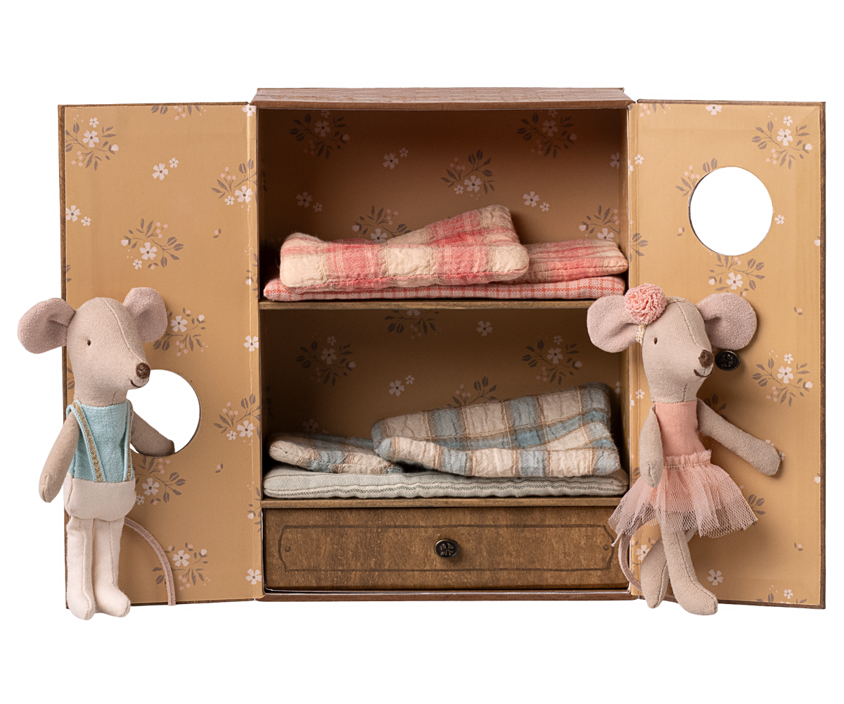 Studio de danse avec petite sœur et petit frère Souris