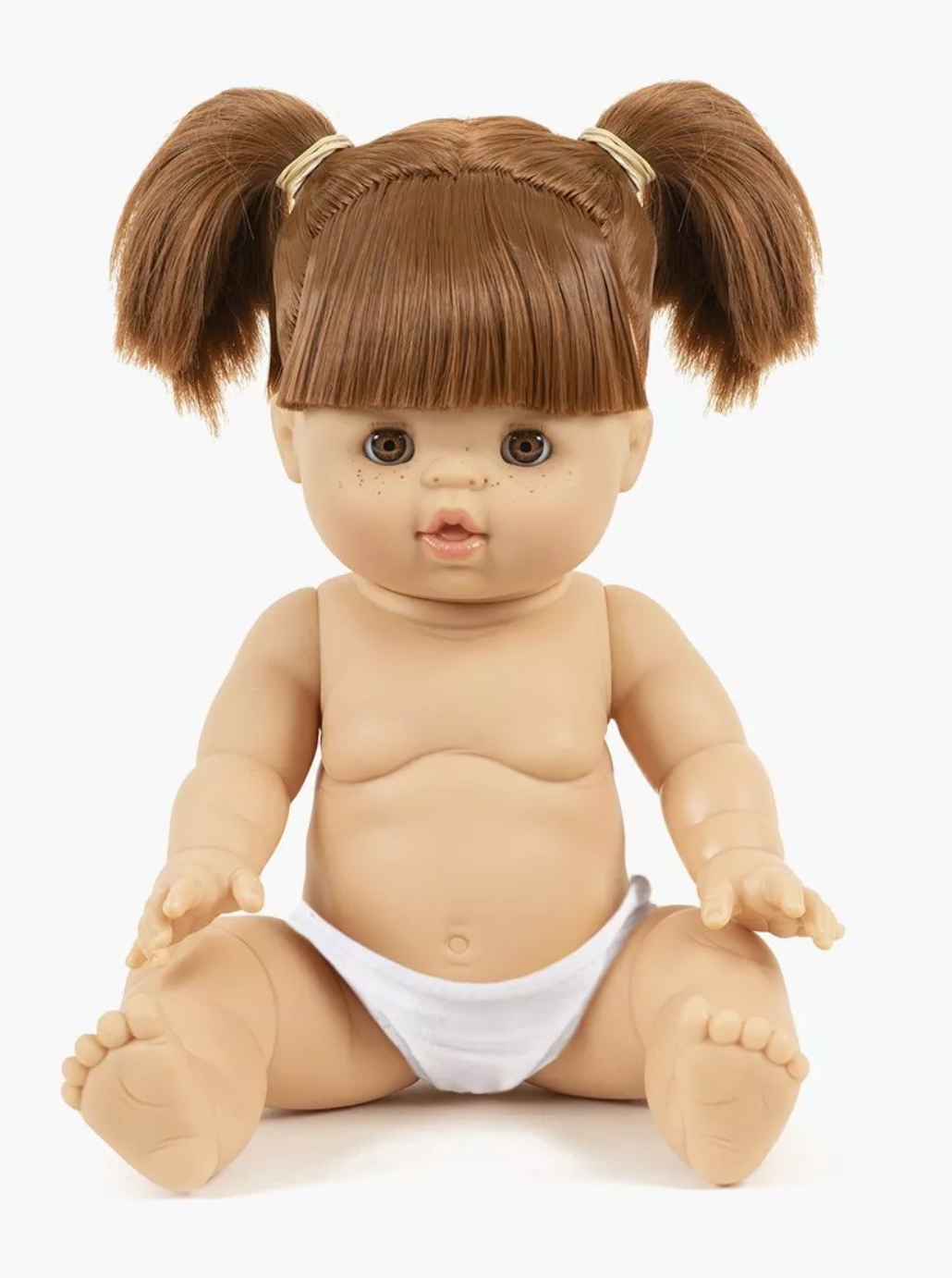 Poupée yeux dormeurs Raphaelle "Gordis assis" 34 cm + culotte