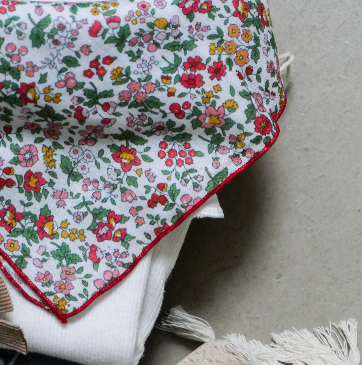 Foulard enfant fleuri