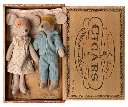 Souris Maman & Papa dans leur coffret à cigares