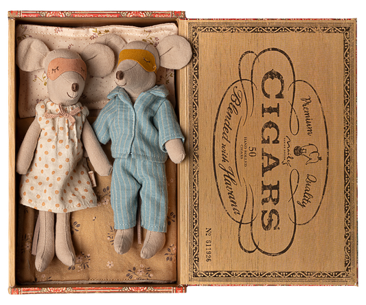 Souris Maman & Papa dans leur coffret à cigares