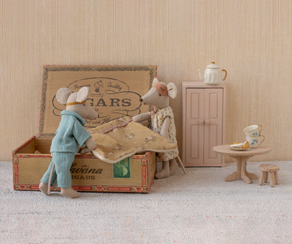 Souris Maman & Papa dans leur coffret à cigares