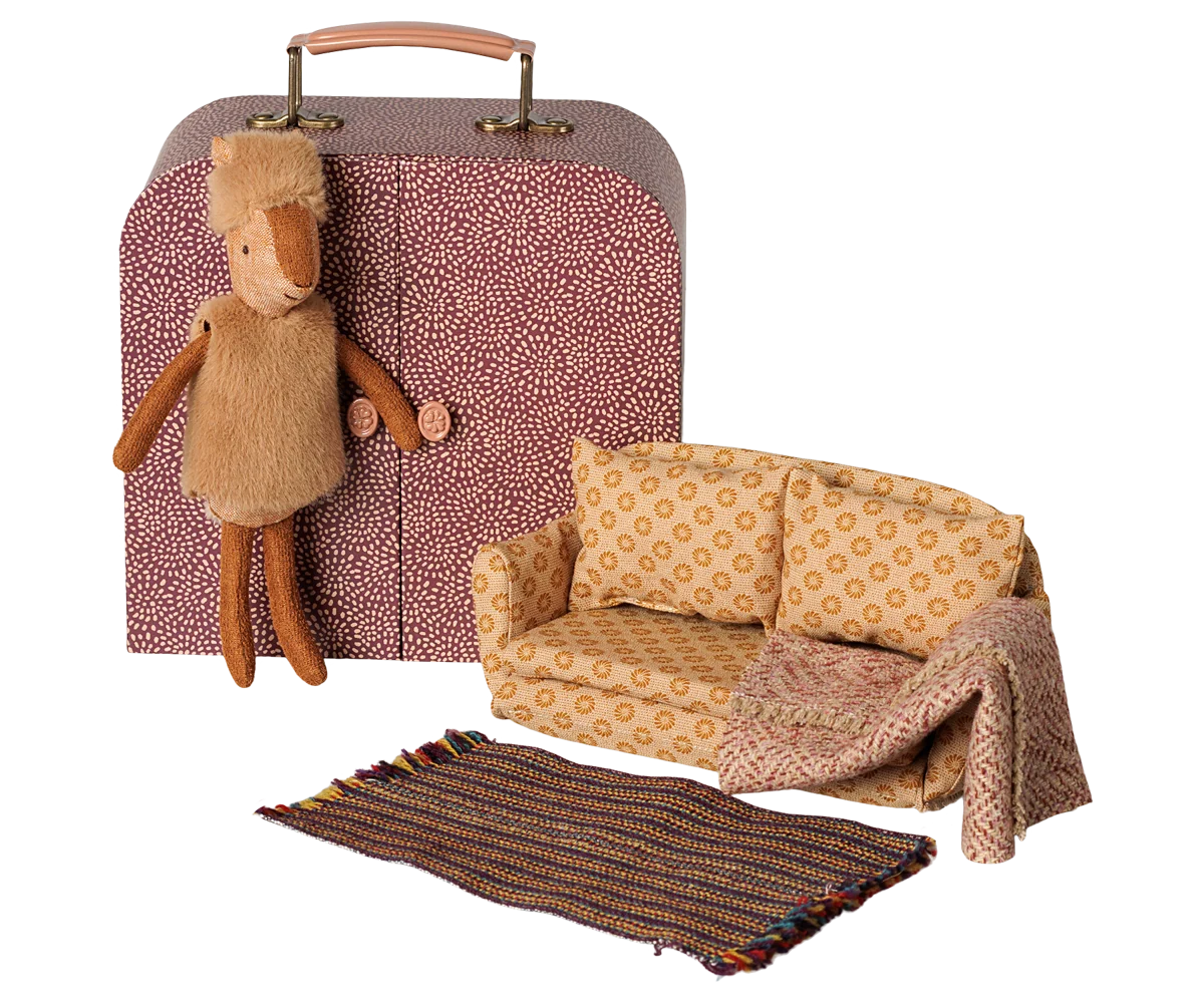 Faon dans sa valisette - Petite soeur