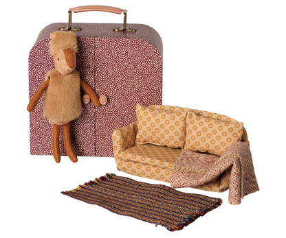 Faon dans sa valisette - Petite soeur