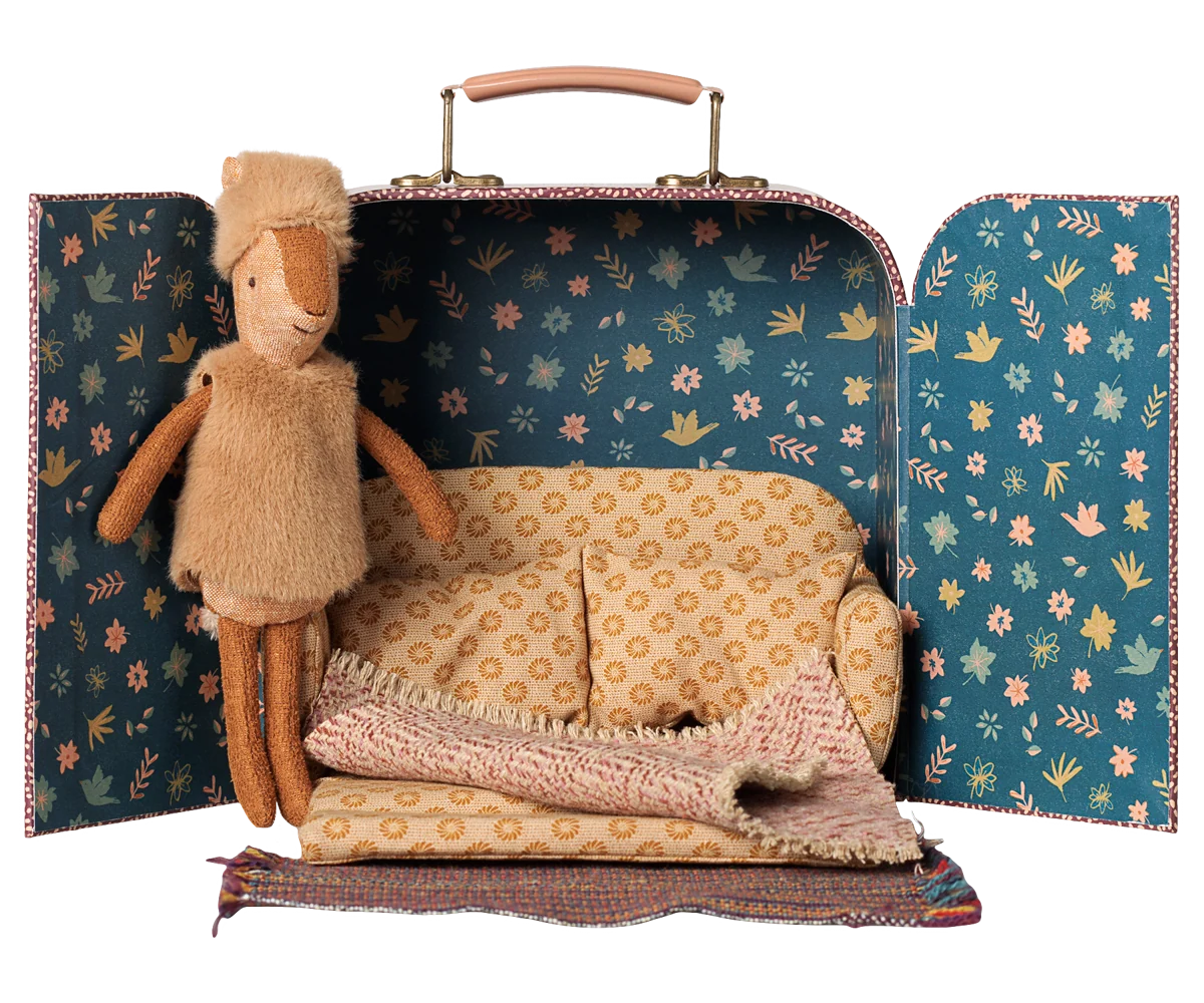 Faon dans sa valisette - Petite soeur