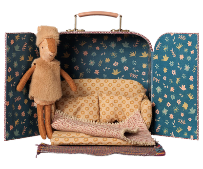 Faon dans sa valisette - Petite soeur