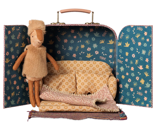 Faon dans sa valisette - Petite soeur