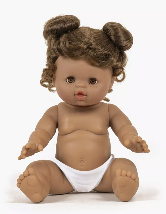 Poupée yeux dormeurs Madeleine "Gordis assis" 34 cm + culotte