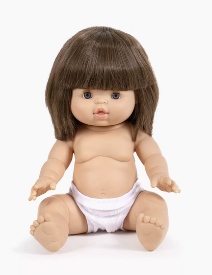 Poupée yeux dormeurs Chloé "Gordis assis" 34 cm + culotte