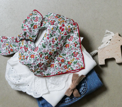 Foulard enfant fleuri