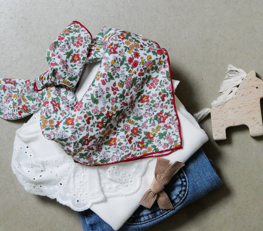 Foulard enfant fleuri